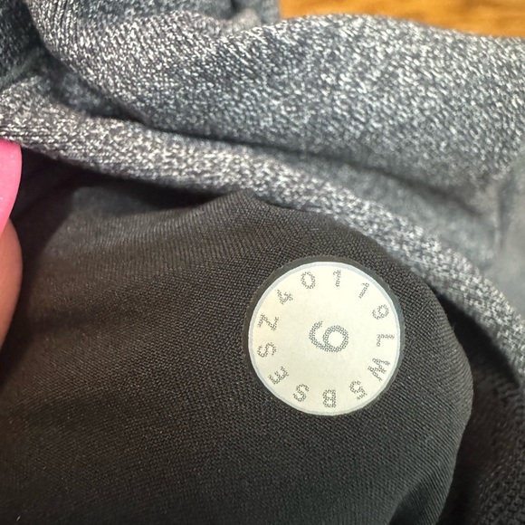 Lululemon On The Fly Pant 27” Heathered Black Size 6 - Picture 11 of 11